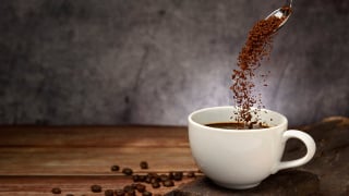 Café instantâneo ou café moído: qual tem mais cafeína? Os especialistas têm a resposta!