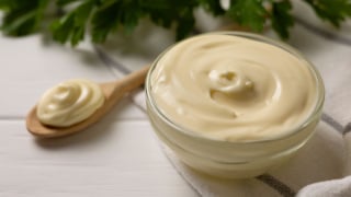 Mais proteína, menos processamento: o molho caseiro que lembra maionese