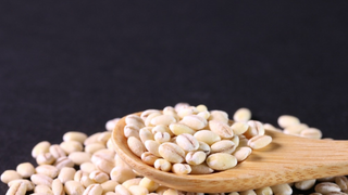 Esse cereal barato e pouco conhecido é um grande aliado dos ossos e do intestino; veja como consumir