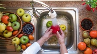 Este novo produto remove mais de 90% dos pesticidas das frutas