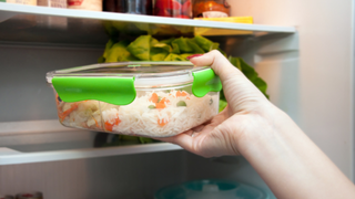 É verdade ou mito que guardar arroz, batatas e massas na geladeira durante a noite reduz suas calorias e índice glicêmico?