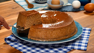 Uma colherada e você entende o sucesso dessa receita: pudim de café do TudoGostoso