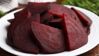 Você está perdendo todos os nutrientes da beterraba cozinhando em água fervente: aqui está o melhor método para aproveitar os benefícios