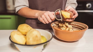 Comer batata com casca faz mal? Embora seja rica em fibras alguns cuidados são necessários e o TudoGostoso te explica tudo