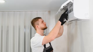 Especialistas em ar condicionado concordam: "Não limpar adequadamente os filtros do ar condicionado a cada 15 ou 30 dias no verão reduz a eficiência pela metade."