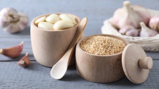 Qual a diferença entre alho fresco e desidratado nas receitas? TudoGostoso explica quando você deve usar cada um!