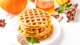 Café da manhã de hotel sem sair de casa: Máquina de waffle da Mondial esta com 45% de desconto