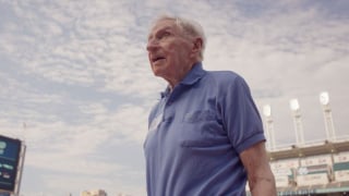 Médico mais velho do mundo, aos 102 anos: "Vi inúmeras dietas da moda surgirem e desaparecerem. Sempre aparece um novo estudo dizendo que determinado alimento faz bem ou faz mal. Não acredito que exista uma única dieta ideal para todo mundo"