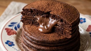 É de lei na minha cozinha: todo sábado faço essa panqueca doce que já sai recheada da frigideira para o café da manhã da família!