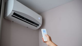 Causas de explosões de ar-condicionado durante altas temperaturas: 7 fatores mais importantes que levam a um incêndio no aparelho e maneiras de preveni-lo