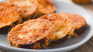 A berinjela à milanesa fica encharcada de óleo? Conheça um truque simples antes de fritar para deixá-la leve e crocante
