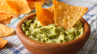 “O melhor guacamole do mundo”: chef revela o ingrediente que substitui a pimenta jalapeño e deixa o molho ainda mais saboroso