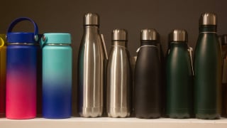 Como limpar, higienizar e desinfetar garrafas de água: com que frequência devo fazer isso?