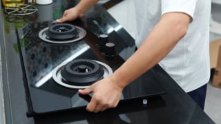 Sem gás, sem instalação e com muita praticidade: Cooktop portátil está mais barato para assinantes Prime