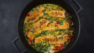 Essa receita de salmão ao molho cremoso "Case comigo" viralizou na Argentina porque é tão deliciosa que ninguém resiste