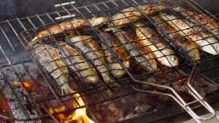 Churrasqueira sem carne vermelha: 5 peixes na brasa com truques simples que garantem resultado suculento e sem erro