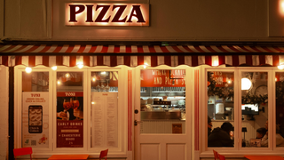 "Não são bem-vindos": Lele Scandurra, pizzaiolo, coloca aviso na porta do restaurante e proíbe influenciadores após criador de conteúdo com mais de 400 mil seguidores sair sem pagar a conta