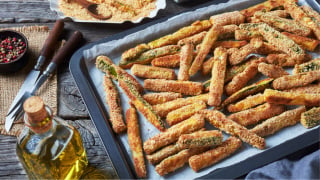 A melhor receita de abobrinha crocante: feita no forno em poucos minutos, você vai querer fazer essa delícia toda semana