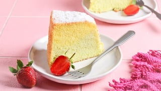 Sem leite, sem óleo, sem farinha e sem fermento: o bolo nuvem mais fácil do mundo só precisa de 3 ingredientes e fica perfeito com cafezinho!