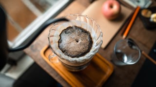 Nunca coe o café desse jeito, você perde todo o sabor do grão: barista revela as dicas para um café igual de cafeteria!