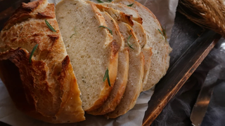 Pão fresco todo dia em casa: panificadora com 19 programas sai por menos de R$ 400