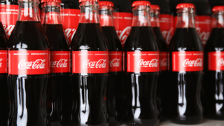 Não é coisa da sua cabeça: saiba por que o refrigerante na garrafa de vidro parece mais gostoso que o da lata