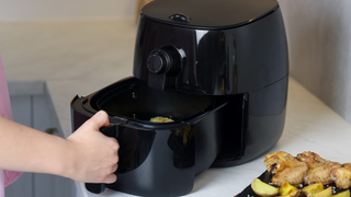 A airfryer ficou para trás: o eletrodoméstico moderno que cozinha alimentos de diversas maneiras