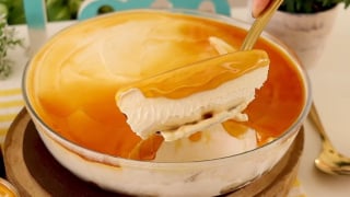 Sorvetão de pudim na travessa: essa sobremesa é fácil e rende muito, sempre faço quando chega o calor