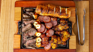 Nem sempre a mais cara é a melhor: o TudoGostoso mostra as 4 tipos de carnes mais em conta para o churrasco do final de semana, segundo açougueiros