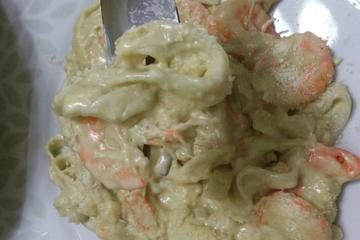 Macarrão ao molho branco com camarão