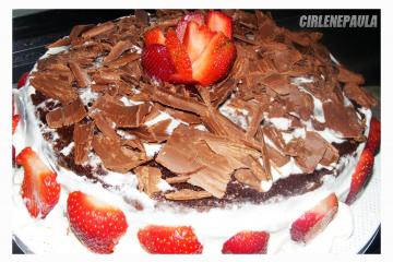 Bolo de morango e chocolate