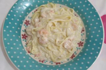 Macarrão ao molho branco com camarão