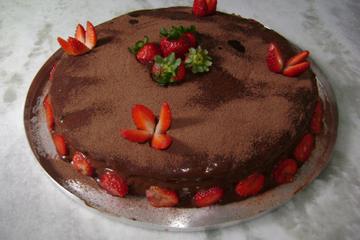 Bolo trufado de morango