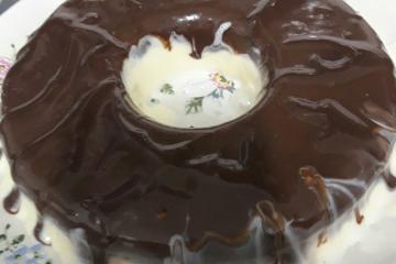 Sorvete de baunilha com chocolate