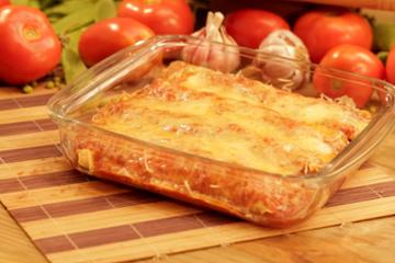 Panquecas com recheio de carne e ervilhas