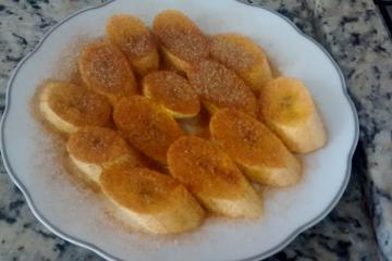 Banana de microondas com canela e açúcar