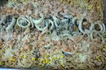 Espaguete com frutos do mar gratinado