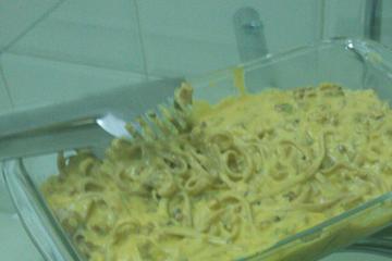Macarrão aos 4 queijos e bacon