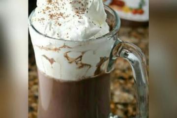 Chocolate quente com creme de avelã