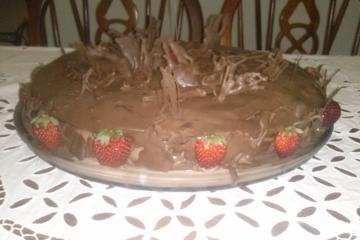 Bolo de chocolate com morango