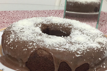 Bolo de chocolate com coco sem farinha