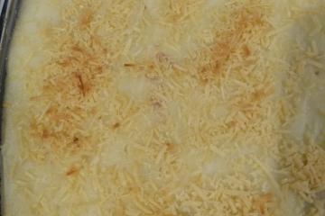 Escondidinho de carne seca com purê de batatas