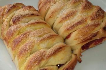 Pão recheado com goiabada