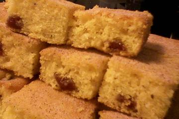 Bolo de fubá com goiabada
