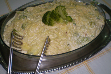 Macarrão com brócolis e mussarela