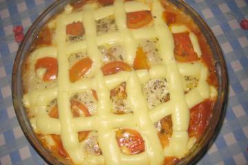 Lasanha à bolonhesa com massa de pastel e catupiry (requeijão)