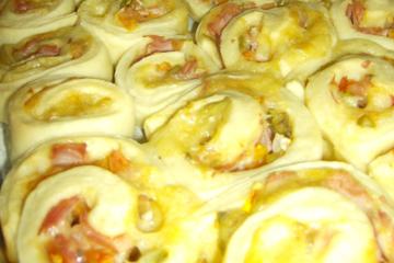 Caracóis de presunto e queijo