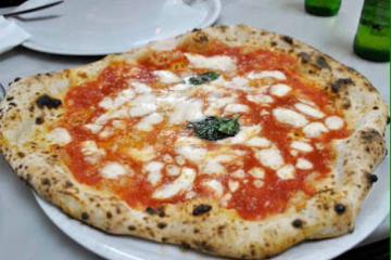 Pizza di Napoli (italiana)