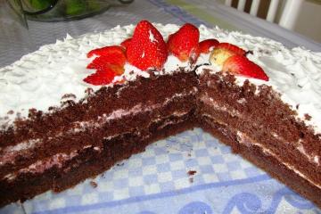 Bolo de morango e chocolate