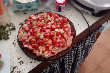 Bolo de chocolate com morango